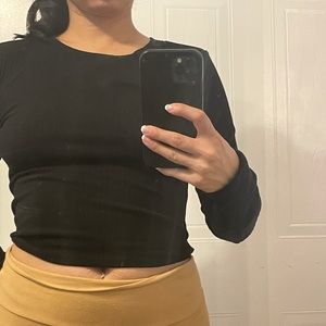 Black long sleeve crop top
